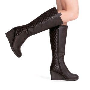 Women's Quilted Knee-High Wedge Boots - Dark Brown